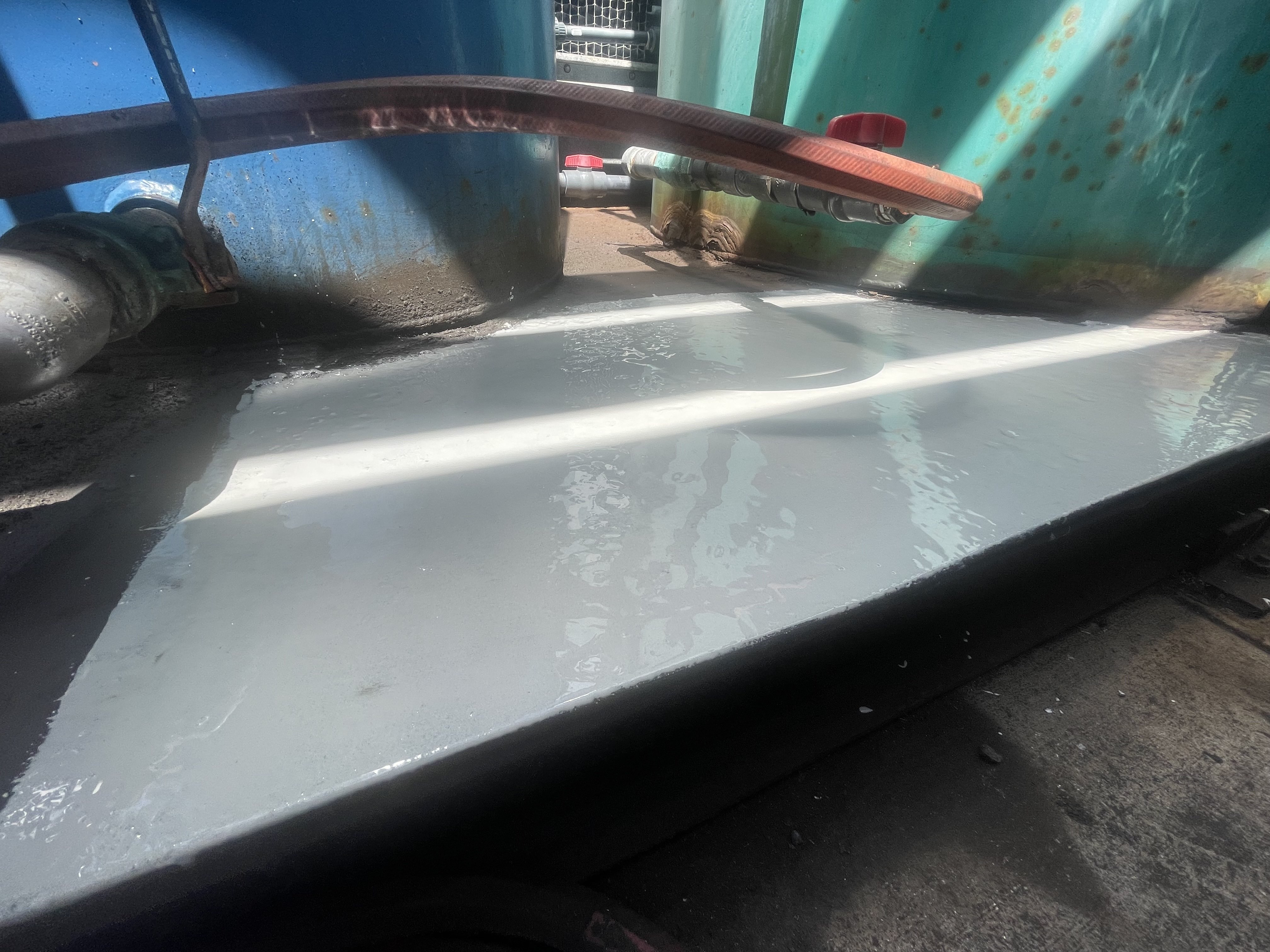 Outdoor platform between tanks, before sealing